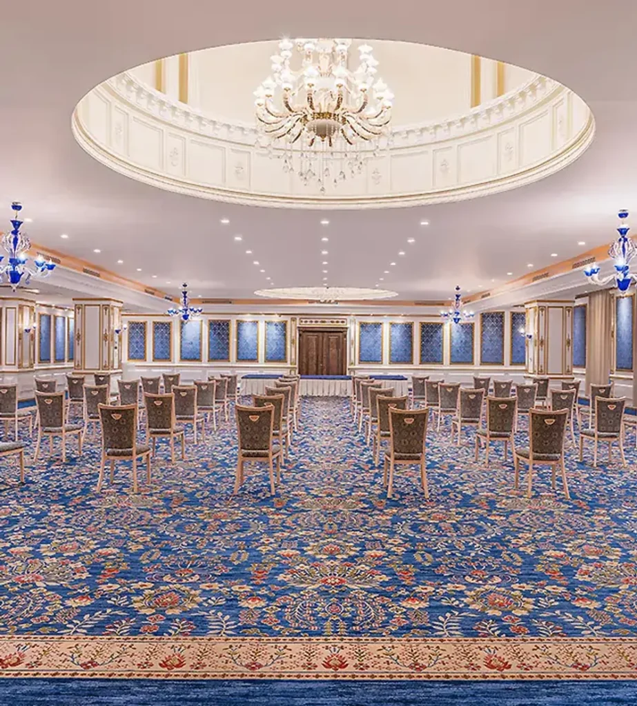 The beautiful atmosphere of the Aiwan Hall of the Espinas Palace Hotel