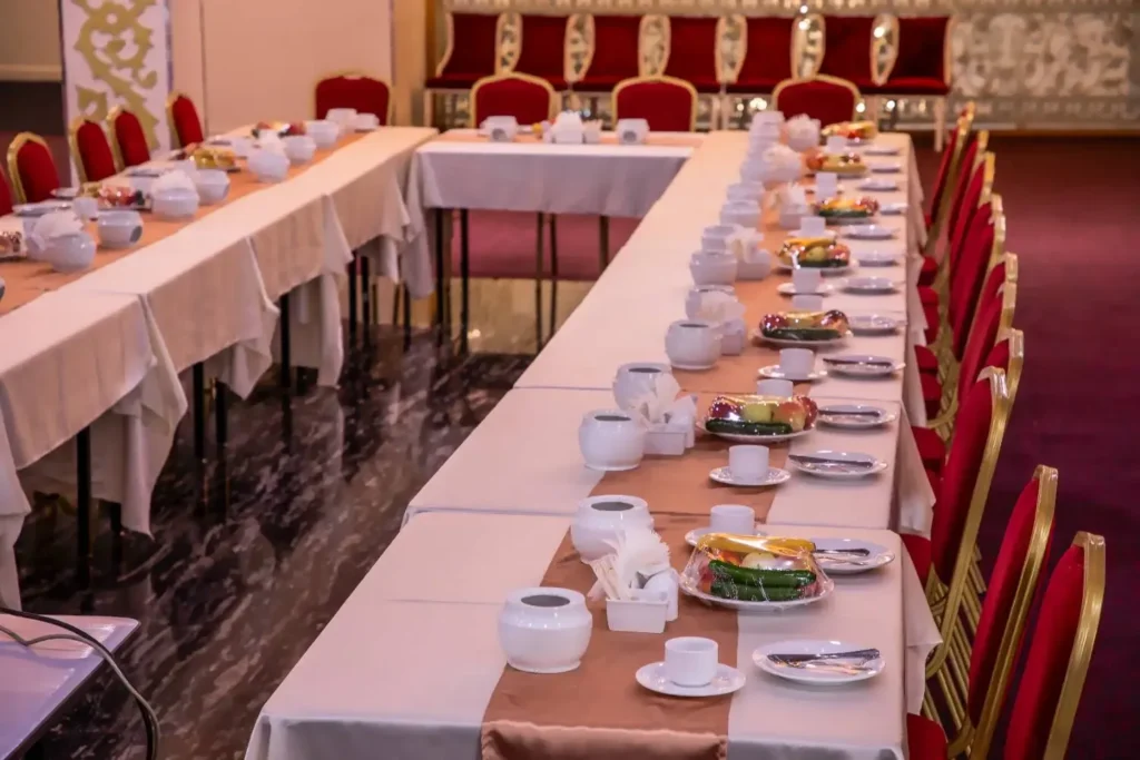 فضای برگزاری رویدادهای شرکتی در سالن زمرد هتل پرشین پلازا