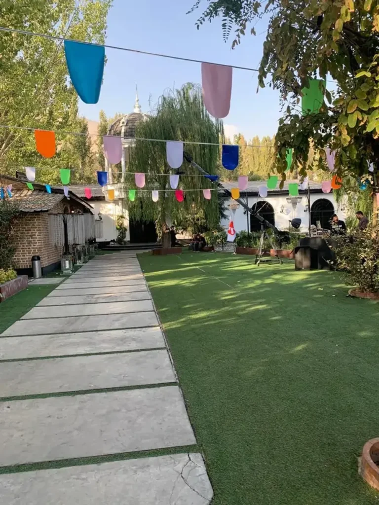 فضای بیرونی و نمای ساختمان عمارت لواسان