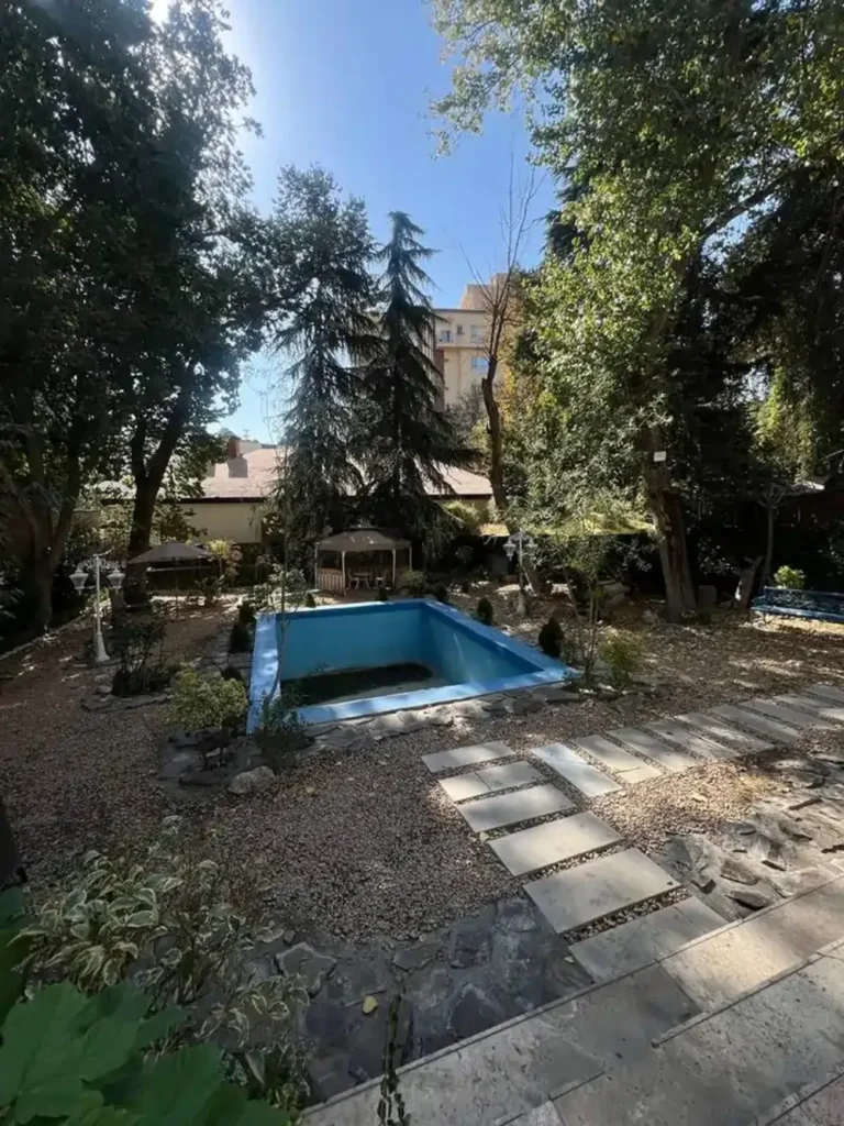نمای تراس عمارت نیاوران