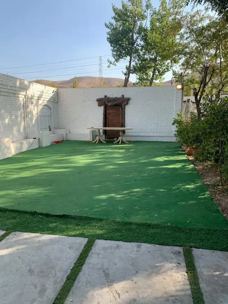 نمایی از فضای سبز باغ عمارت