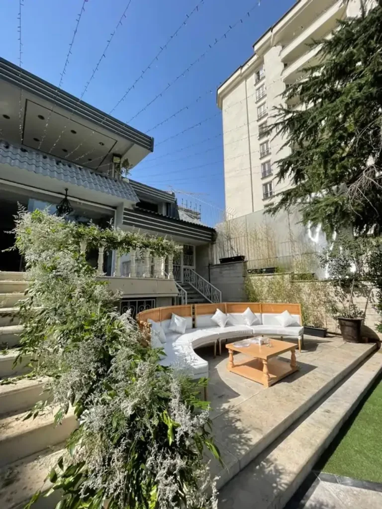 فضای باز عمارت ولنجک