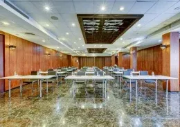 سالن ملل در هتل هویزه – محیطی شیک و چندمنظوره برای رویدادهای ویژه